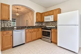 30324 Elderwood Dr, Wesley Chapel, FL 33543 - Photo 4