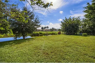 379 Torrey Pines Pt, Naples, FL 34113 - Photo 18