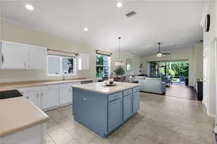 2095 Sagebrush Cir, Naples, FL 34120 - Photo 10