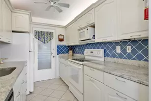 2150 Gulf Shore Blvd N, Naples, FL 34102 - Photo 12