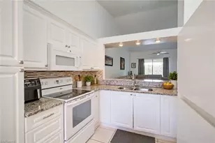 475 Robin Hood Cir, Naples, FL 34104 - Photo 10