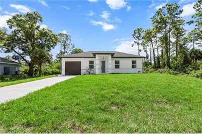 936 Anthony St E, Lehigh Acres, FL 33974 - Photo 2