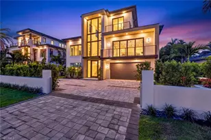 1085 Sandpiper St, Naples, FL 34102 - Photo 2