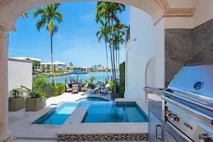 221 Harbour Dr, Naples, FL 34103 - Photo 10