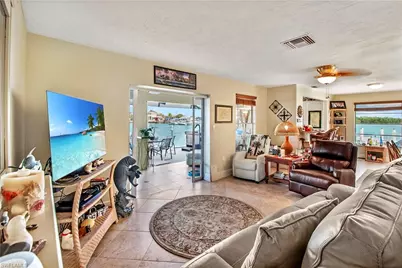125 Pago Pago Dr E, Naples, FL 34113 - Photo 6