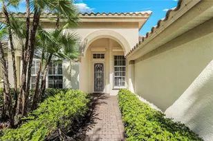 8737 Mustang Island Cir, Naples, FL 34113 - Photo 14