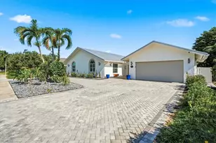 2467 Pinewoods Cir, Naples, FL 34105 - Photo 2