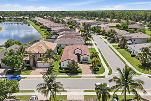 9201 Woodhurst Dr, Naples, FL 34120 - Photo 32