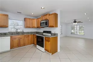 180 Cypress Way E, Naples, FL 34110 - Photo 2