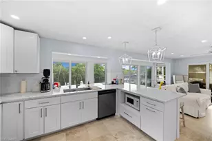 1360 Chesapeake Ave, Naples, FL 34102 - Photo 14