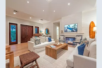 131 3rd St N, Naples, FL 34102 - Photo 2