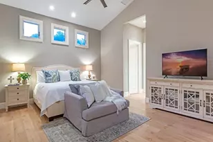131 3rd St N, Naples, FL 34102 - Photo 12