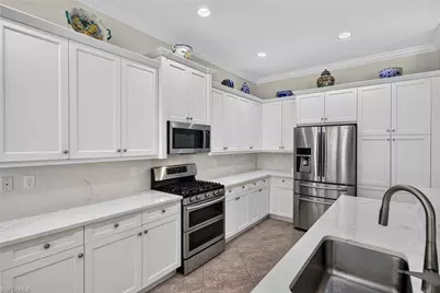 3804 Columbia Ct, Naples, FL 34119 - Photo 10