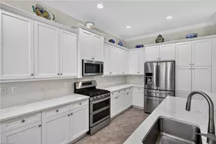 3804 Columbia Ct, Naples, FL 34119 - Photo 10