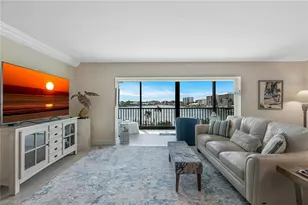 222 Harbour Dr, Naples, FL 34103 - Photo 2