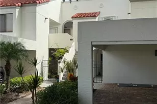 625 Beachwalk Cir, Naples, FL 34108 - Photo 2