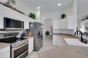 1224 Chelmsford Ct, Naples, FL 34104 - Photo 4