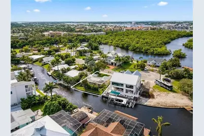 1765 Harbor Ln, Naples, FL 34104 - Photo 4
