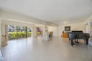 576 Retreat Dr, Naples, FL 34110 - Photo 2