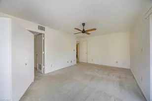 576 Retreat Dr, Naples, FL 34110 - Photo 18