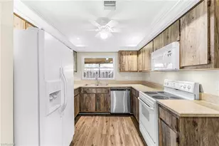 703 SE 12th Ave, Cape Coral, FL 33990 - Photo 10