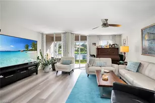 379 Dover Pl, Naples, FL 34104 - Photo 10