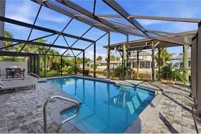 323 Washington Ct, Fort Myers Beach, FL 33931 - Photo 2