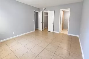 4601 Bayshore Dr, Naples, FL 34112 - Photo 6