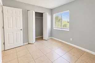 4601 Bayshore Dr, Naples, FL 34112 - Photo 4