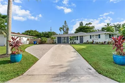 9792 Tonya Ct, Bonita Springs, FL 34135 - Photo 4