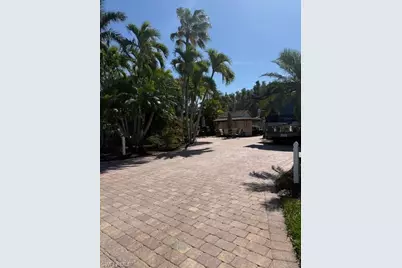 4572 Southern Breeze Dr, Naples, FL 34114 - Photo 2