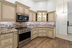 28910 Winthrop Cir, Bonita Springs, FL 34134 - Photo 6