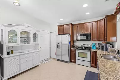 2425 Laurentina Ln, Cape Coral, FL 33909 - Photo 4