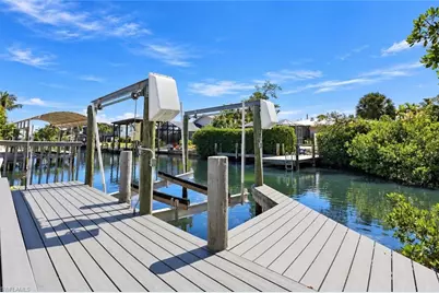 310 Madison Ct, Fort Myers Beach, FL 33931 - Photo 4