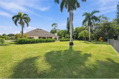 1936 Empress Ct, Naples, FL 34110 - Photo 4