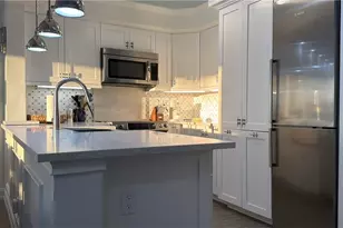 9101 Vanderbilt Dr, Naples, FL 34108 - Photo 10