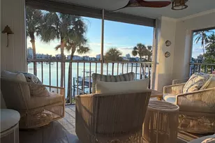 9101 Vanderbilt Dr, Naples, FL 34108 - Photo 14