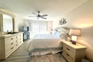 555 Park Shore Dr, Naples, FL 34103 - Photo 18