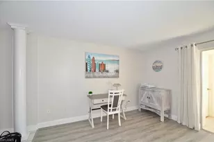 555 Park Shore Dr, Naples, FL 34103 - Photo 8