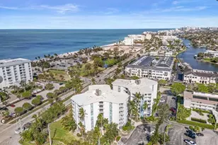 1300 Gulf Shore Blvd N, Naples, FL 34102 - Photo 6