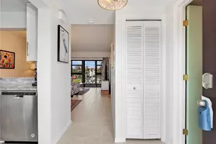 801 River Point Dr, Naples, FL 34102 - Photo 4