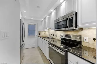 72 7th St S #106, Naples, FL 34102 - Photo 6