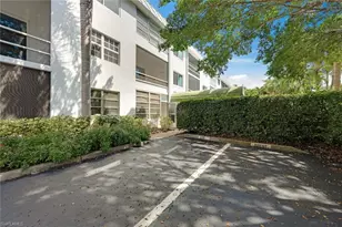 72 7th St S, Naples, FL 34102 - Photo 12