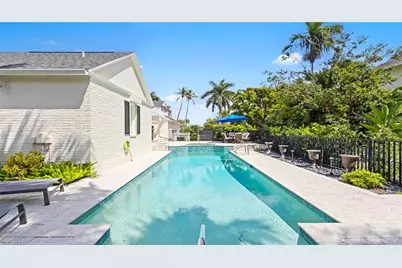 2700 Treasure Ln, Naples, FL 34102 - Photo 32