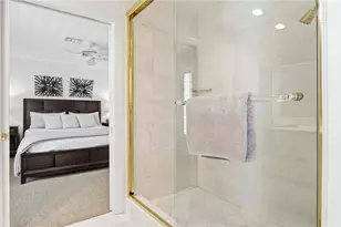 2700 Treasure Ln, Naples, FL 34102 - Photo 22