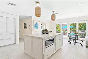 2700 Treasure Ln, Naples, FL 34102 - Photo 8