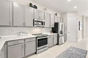 178 Indies Dr E, Naples, FL 34114 - Photo 10