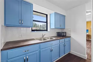 1341 Center Ln, Naples, FL 34110 - Photo 10