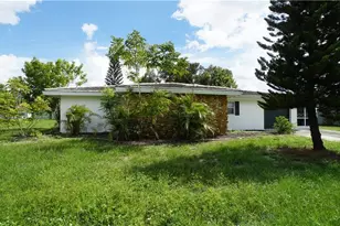 320 Hollywood St, Lehigh Acres, FL 33936 - Photo 2