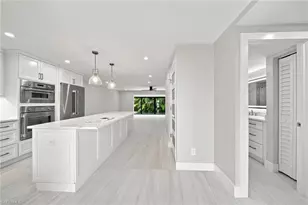 990 8th St S, Naples, FL 34102 - Photo 2